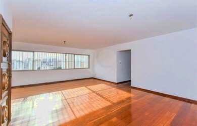 Imagem: O apartamento possui 4 Dormitórios, 3 Banheiros, 1 Vaga na