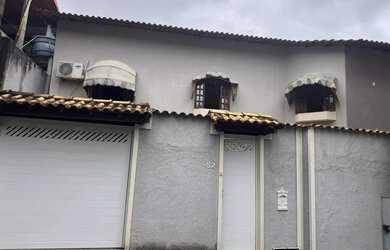 Imagem: A casa possui 2 Dormitórios, 3 Banheiros, 2 Vagas na garagem