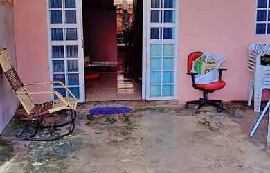 Imagem: A casa possui 2 Dormitórios, 1 Banheiro e está localizado