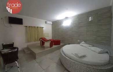 Imagem: O depósito possui 5 Vagas na garagem, 1.527m² de Área e