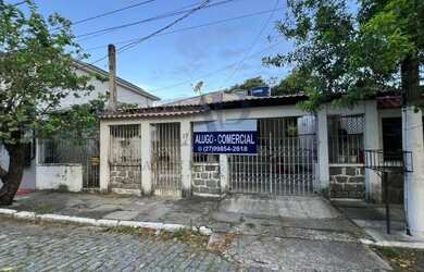 Imagem: A casa possui 3 Dormitórios, 1 Banheiro, 1 Vaga na garagem