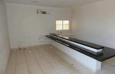 Imagem: O depósito possui 4 Vagas na garagem, 356m² de Área e está