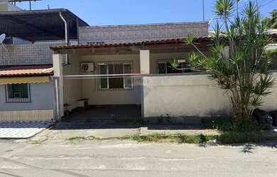 Imagem: A casa possui 2 Dormitórios, 1 Banheiro, 2 Vagas na garagem