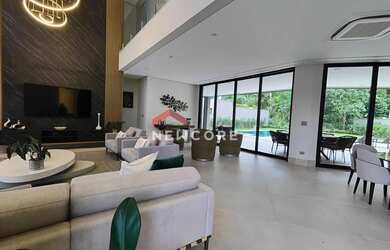 Imagem: A casa possui 5 Dormitórios, 5 Banheiros, 4 Vagas na garagem