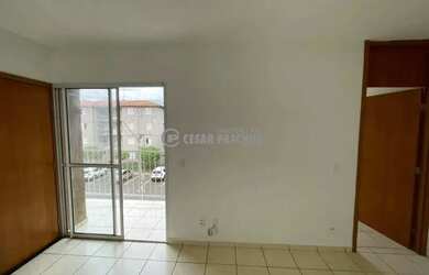 Imagem: O apartamento possui 2 Dormitórios, 1 Banheiro, 1 Vaga na garagem