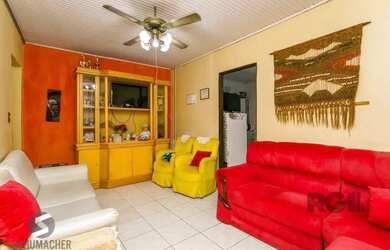 Imagem: A casa possui 2 Dormitórios, 1 Banheiro, 1 Vaga na garagem