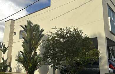 Imagem: A casa em condomínio possui 4 Dormitórios, 4 Banheiros, 2