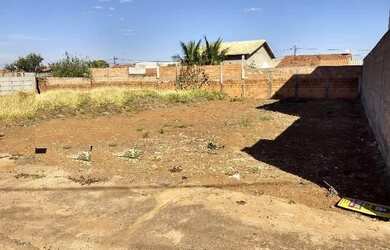 Imagem: O terreno possui 250m² de Área e está localizado em Patrimônio