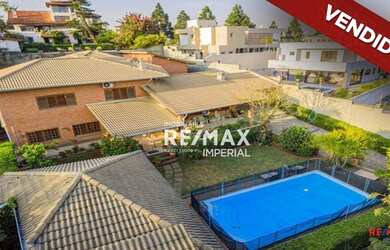 Imagem: A casa em condomínio possui 5 Dormitórios, 5 Banheiros, 5