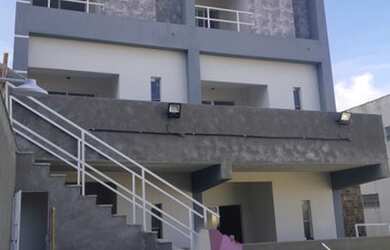 Imagem: A casa possui 3 Dormitórios, 1 Banheiro, 1 Vaga na garagem