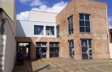 Imagem: O depósito possui 5 Vagas na garagem, 300m² de Área e está