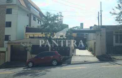 Imagem: A casa possui 3 Dormitórios, 1 Banheiro, 5 Vagas na garagem