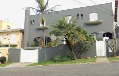 Imagem: A casa possui 4 Dormitórios, 5 Banheiros, 5 Vagas na garagem