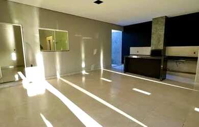 Imagem: A casa possui 2 Dormitórios, 2 Banheiros, 2 Vagas na garagem