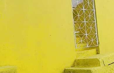 Imagem: A casa possui 2 Dormitórios e 1 Banheiro e está localizado