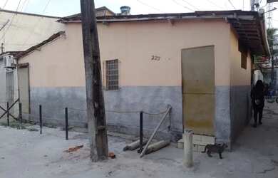 Imagem: A casa possui 2 Dormitórios, 1 Banheiro e está localizado