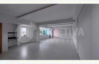 Imagem: O depósito possui 2 Vagas na garagem, 600m² de Área e Imóvel