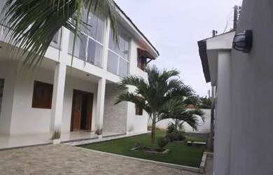 Imagem: A casa possui 5 Dormitórios, 5 Banheiros, 3 Vagas na garagem