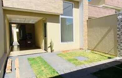 Imagem: A casa possui 3 Dormitórios, 2 Banheiros, 1 Vaga na garagem