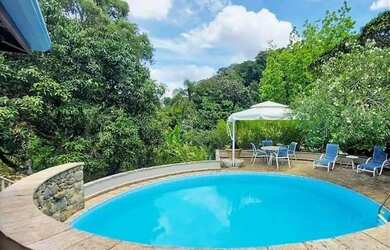 Imagem: A casa em condomínio à venda possui 4 Dormitórios, 5 Banheiros