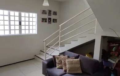 Imagem: A casa possui 4 Dormitórios, 3 Banheiros, 4 Vagas na garagem