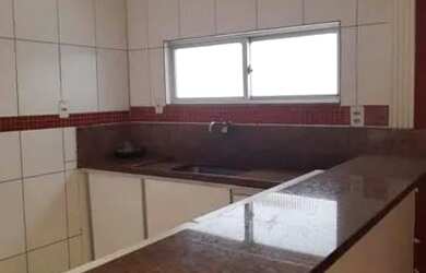 Imagem: A casa possui 3 Dormitórios, 2 Banheiros e está localizado