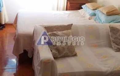 Imagem: A kitnet possui 1 Dormitório, 1 Banheiro, 32m² de Área e