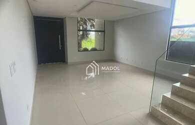 Imagem: A casa em condomínio possui 3 Dormitórios, 3 Banheiros, 220m²