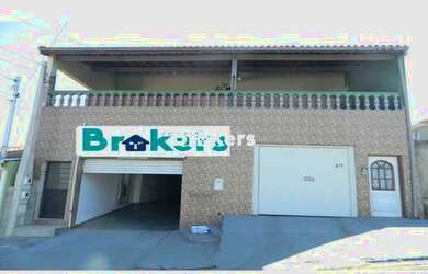 Imagem: A casa possui 4 Dormitórios, 3 Banheiros, 2 Vagas na garagem