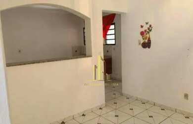 Imagem: A casa possui 2 Dormitórios, 1 Banheiro, 1 Vaga na garagem