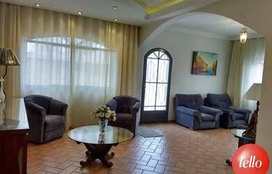 Imagem: A casa possui 4 Dormitórios, 4 Banheiros, 4 Vagas na garagem