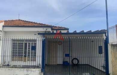 Imagem: A casa possui 2 Dormitórios, 1 Banheiro, 1 Vaga na garagem