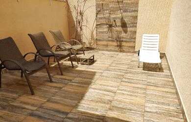 Imagem: A casa possui 2 Dormitórios, 3 Banheiros, 1 Vaga na garagem