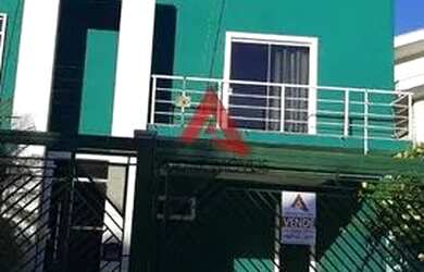 Imagem: A casa possui 4 Dormitórios, 1 Banheiro, 4 Vagas na garagem