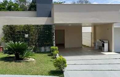 Imagem: A casa em condomínio possui 3 Dormitórios, 1 Banheiro, 4 Vagas