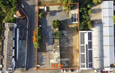 Imagem: O terreno possui 740m² de Área e está localizado em Parque