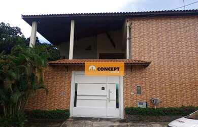 Imagem: A casa possui 2 Dormitórios, 3 Banheiros, 5 Vagas na garagem