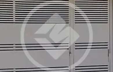 Imagem: A casa possui 3 Dormitórios, 1 Banheiro, 1 Vaga na garagem