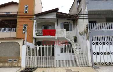 Imagem: A casa possui 3 Dormitórios, 1 Banheiro, 1 Vaga na garagem