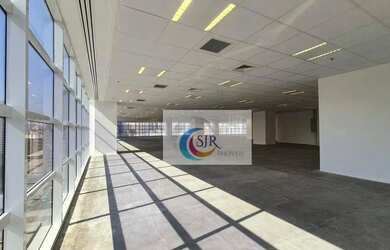 Imagem: O depósito possui 5 Vagas na garagem, 563m² de Área e está