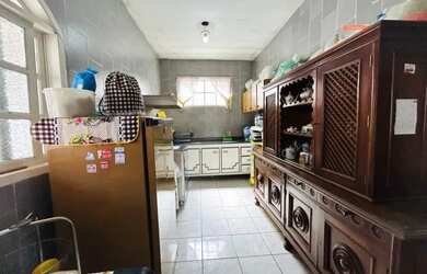 Imagem: A casa possui 2 Dormitórios e 1 Banheiro e está localizado