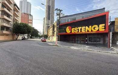 Imagem: O depósito possui 5 Vagas na garagem, 156m² de Área e está