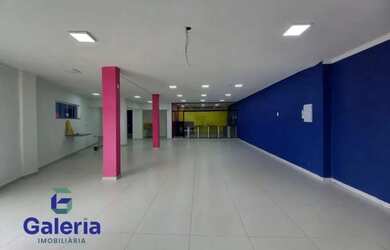 Imagem: O depósito possui 3 Vagas na garagem, 198m² de Área e está