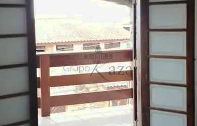 Imagem: A casa possui 3 Dormitórios, 2 Banheiros, 4 Vagas na garagem