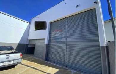 Imagem: O depósito possui 3 Vagas na garagem, 300m² de Área e está