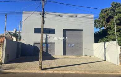 Imagem: O depósito possui 235m² de Área e está localizado em Amoroso