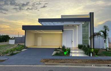 Imagem: A casa em condomínio possui 3 Dormitórios, 4 Banheiros, 3