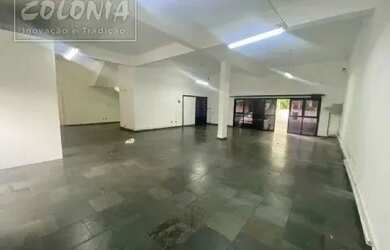 Imagem: O depósito possui 4 Vagas na garagem, 522m² de Área e está