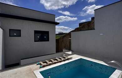 Imagem: A casa em condomínio possui 3 Dormitórios, 2 Banheiros, 2