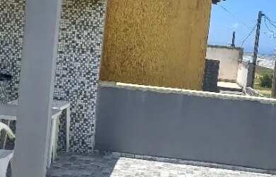 Imagem: A casa possui 2 Dormitórios, Acomodam 6 pessoas e 1 Vaga na